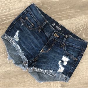 HOLLISTER - Blue Dark Wash Denim destressed shorts (00)